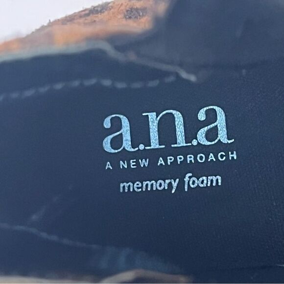 a.n.a. Women's Garwin Leopard Ankle Boot Brown Size 8.5M Memory Foam - Picture 8 of 9